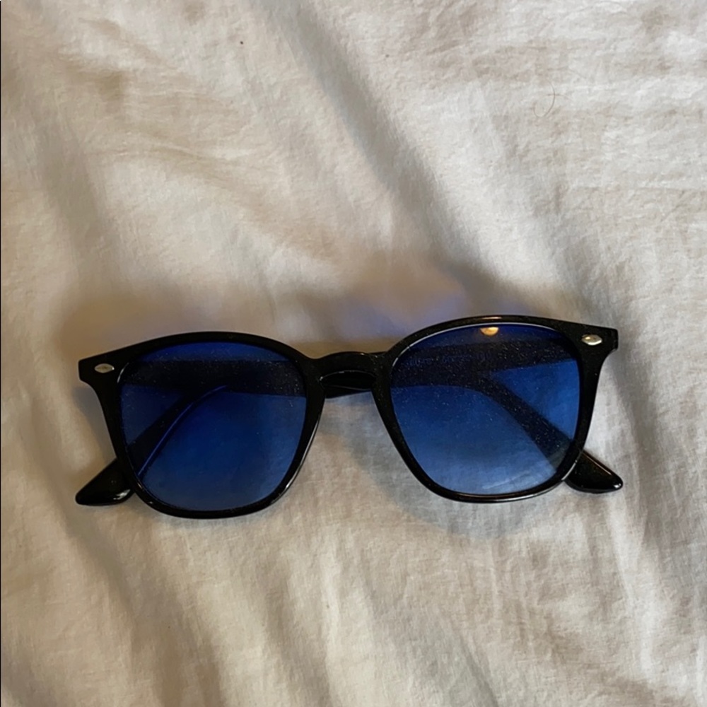 Blue lenses sunglasses